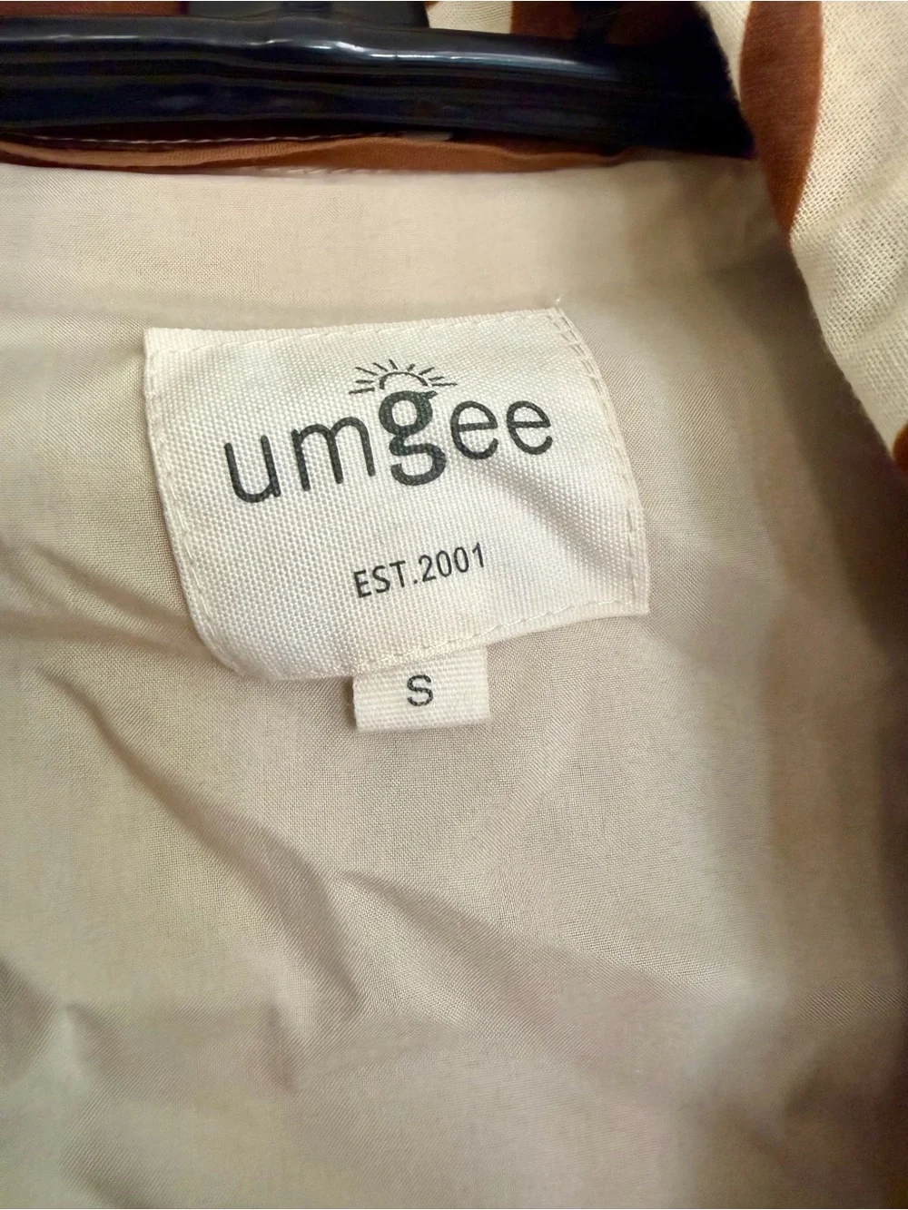 Umgee Brown & Cream Floral Smocked V-Neck Puff Sleeve Top - Picture 3 of 5
